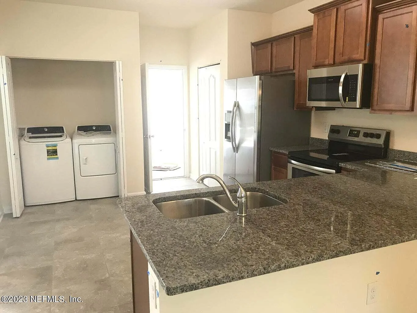 2 bed, 2.5 bath, 1210 sqft, $1,795 — Photo 2