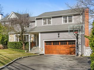 153 Lockwood Rd, Riverside, CT 06878