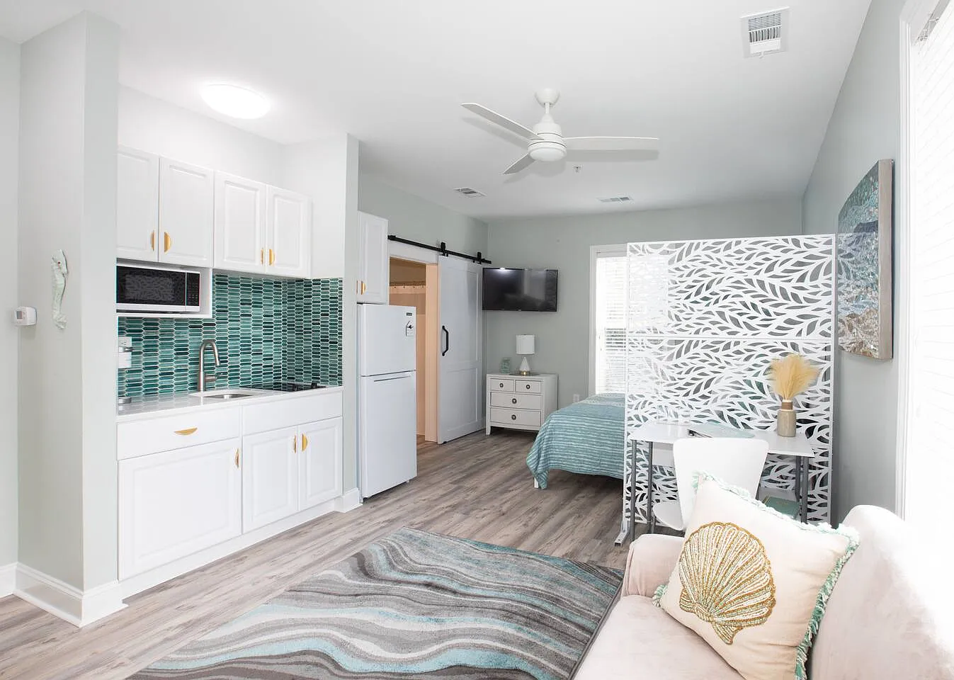 Studio, $2,385 — Photo 1