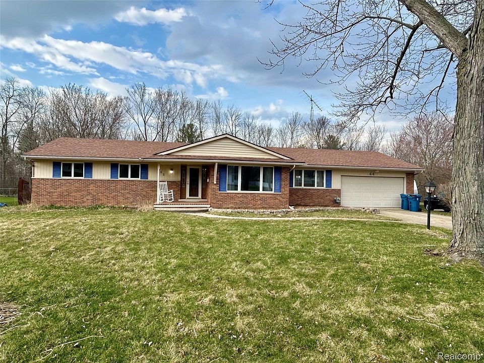 1st image of 443 Boutell Dr
