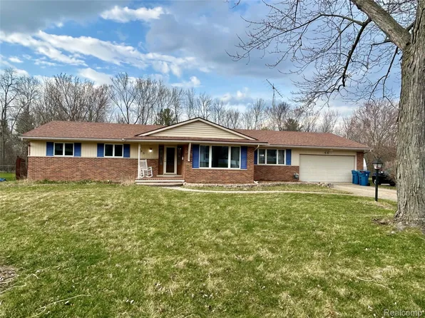 443 Boutell Dr, Grand Blanc, MI 48439