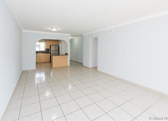 5th image of 980 NE 170th St APT 108