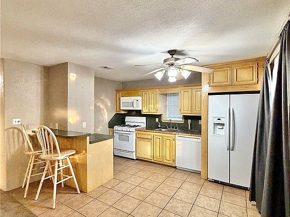 4th image of 802 S Colorado St