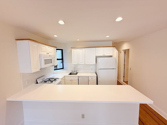 3rd image of 322 E 34th St APT 4D