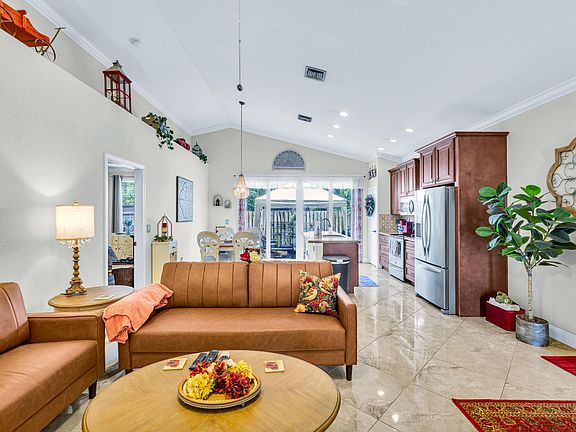 4th image of 3302 Elizabeth Place S