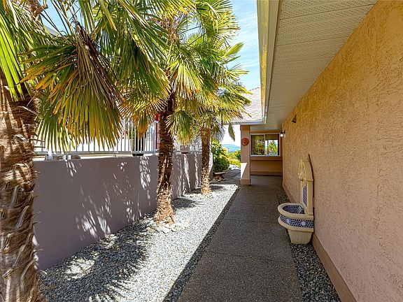 2nd image of 802 Country Club Dr