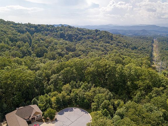3rd image of 157 Deep Valley Ln