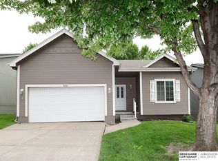 16106 Browne St, Omaha, NE 68116