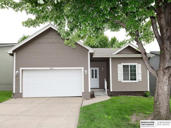 16106 Browne St, Omaha, NE 68116