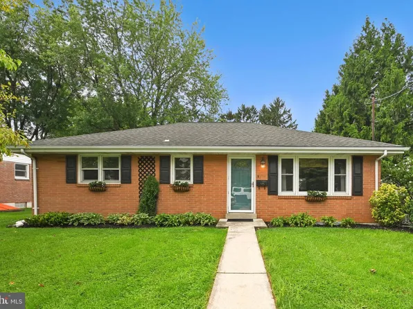 125 S Center Ave, Palmyra, PA 17078
