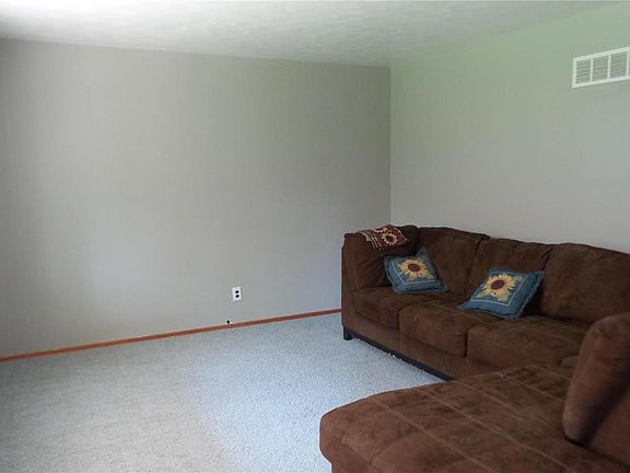 3rd image of 207 Eckardt Ln