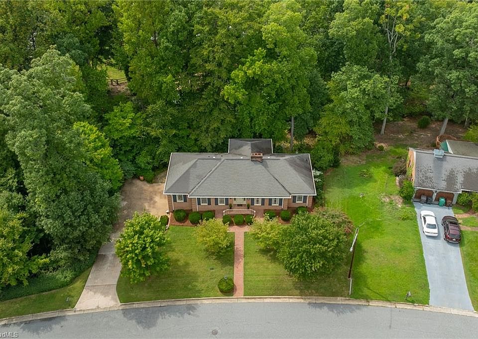 1st image of 927 Kingston Dr