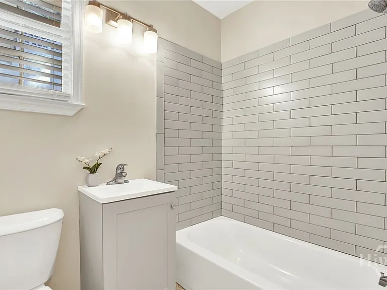 1311 E 55th St — Photo 35