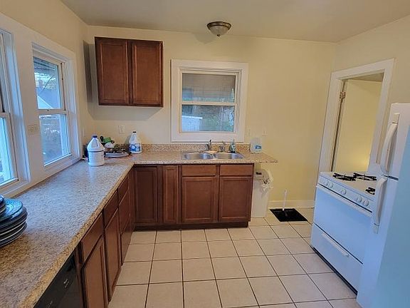3rd image of 609 Greenwood Ave