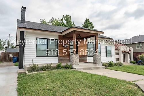2323 E 13th St Photo 1