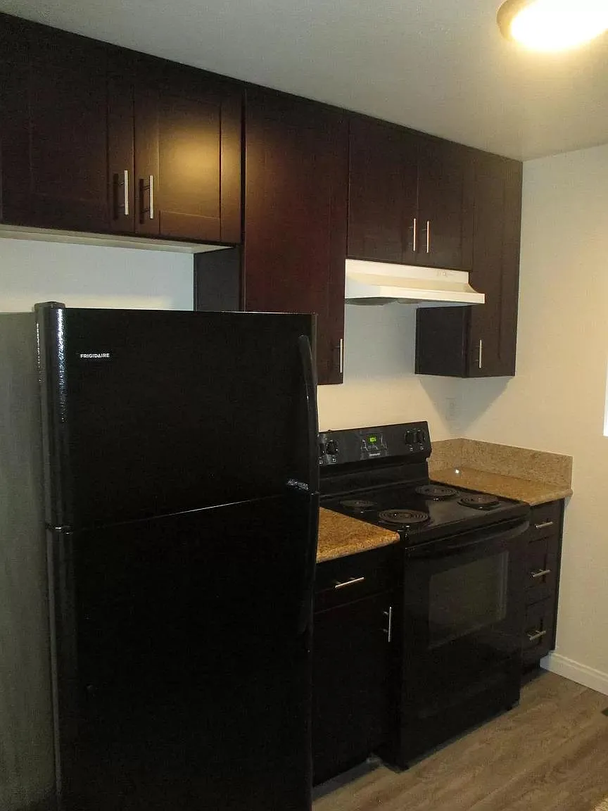 1022 Donax Ave — Photo 4