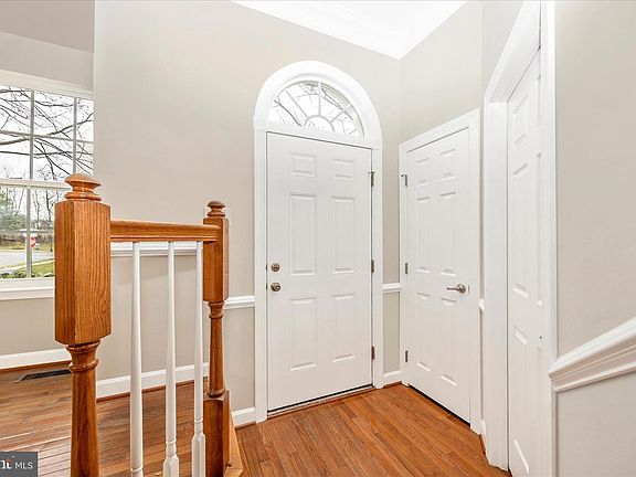 4th image of 1101 Spring Run Ct