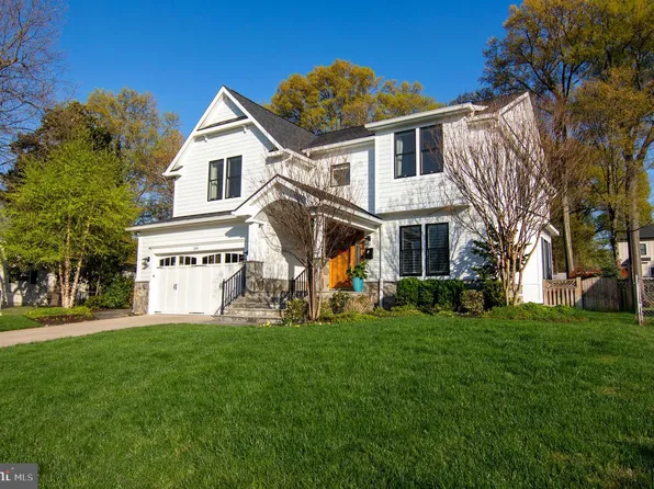 204 Battle St SW, Vienna, VA 22180