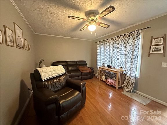 4th image of 4131 Hill Pl