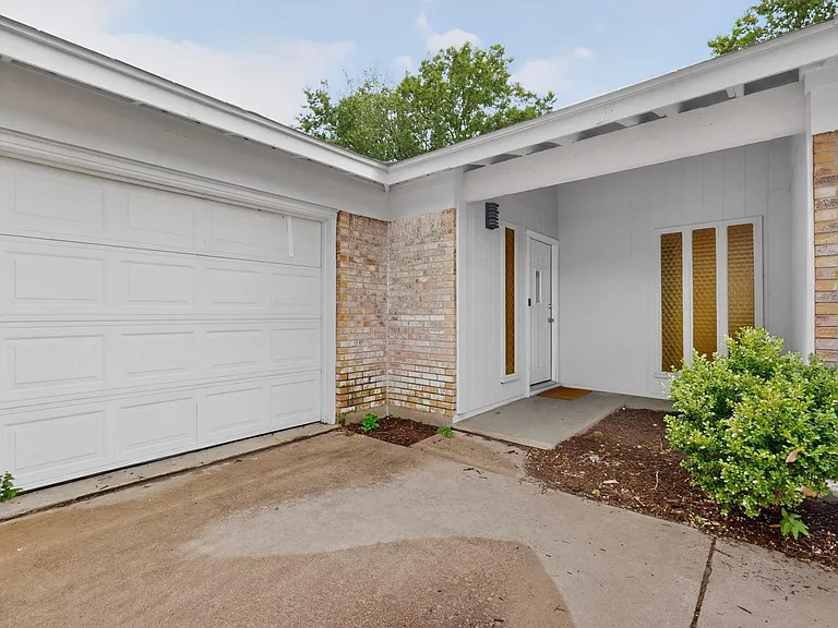 9807 Dallum Dr — Photo 3