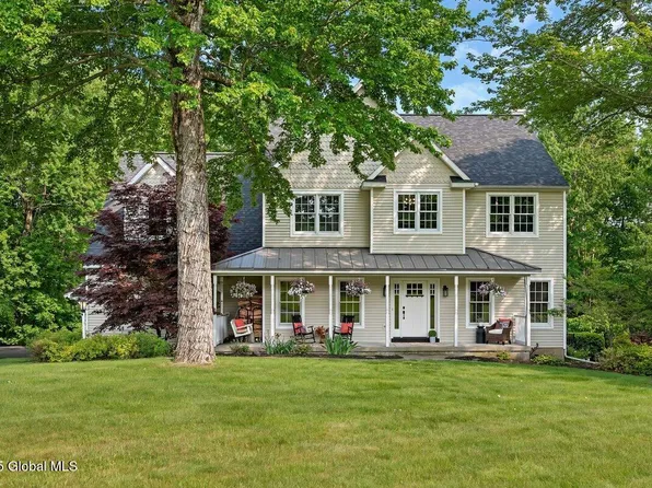 8 Thomas Drive, Wynantskill, NY 12198