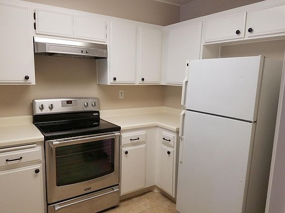 2nd image of 2140 Santa Cruz Ave #102