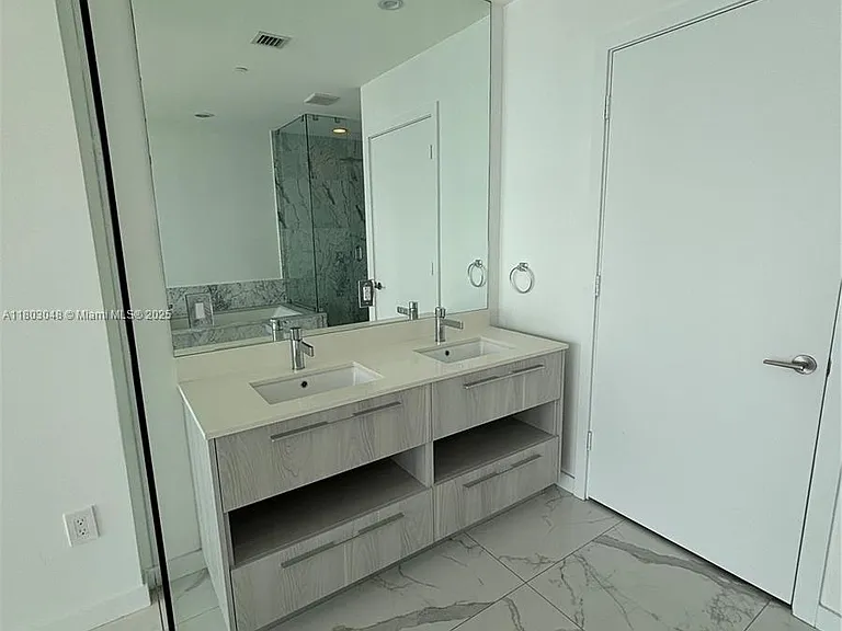 480 NE 31st St #2703 — Photo 10