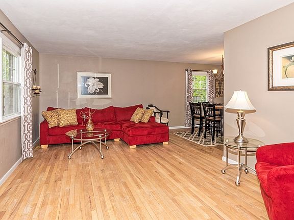 3rd image of 910 Marwood Dr