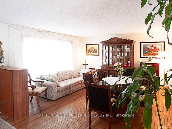 2nd image of 802 Phyllis St