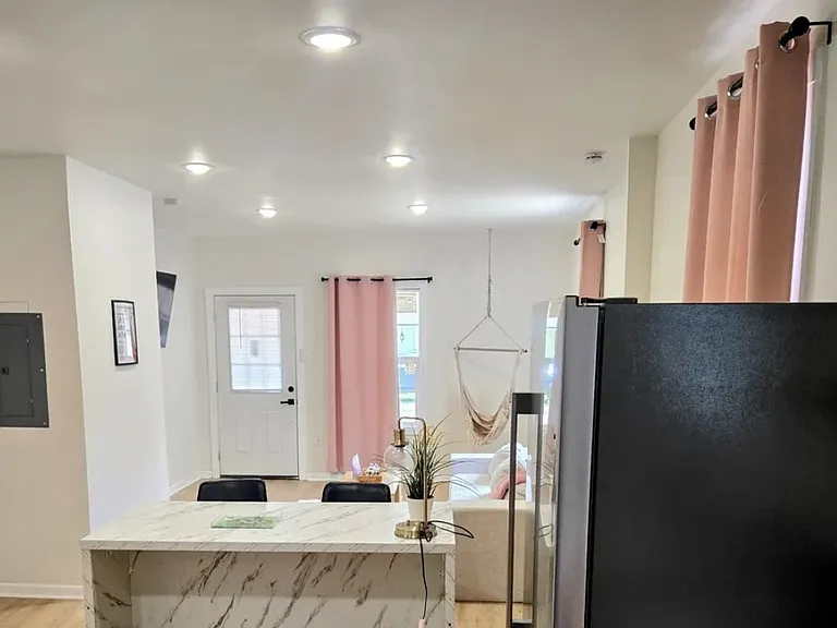 426A W King St #A — Photo 5