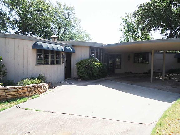3rd image of 109 Pembroke Ln