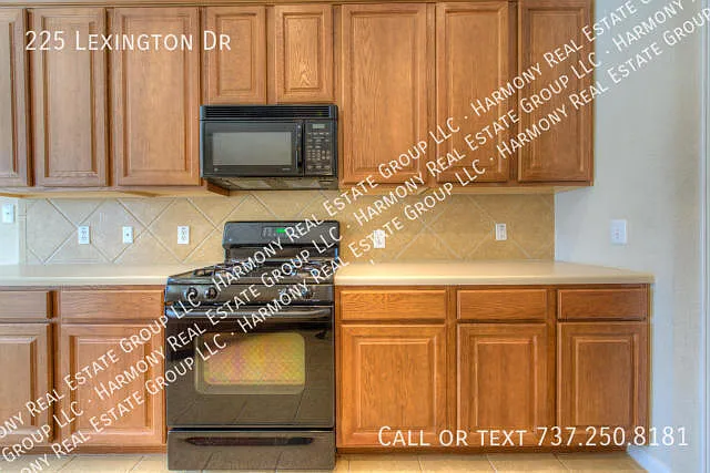225 Lexington Dr — Photo 13