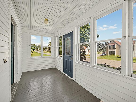 4th image of 103 Harrison Ave NE