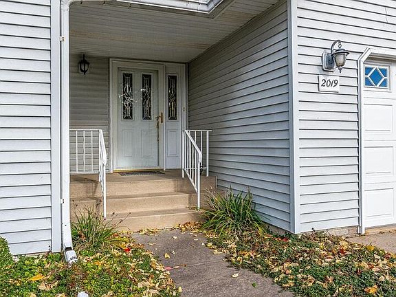 2nd image of 2019 Villa Pines Cir
