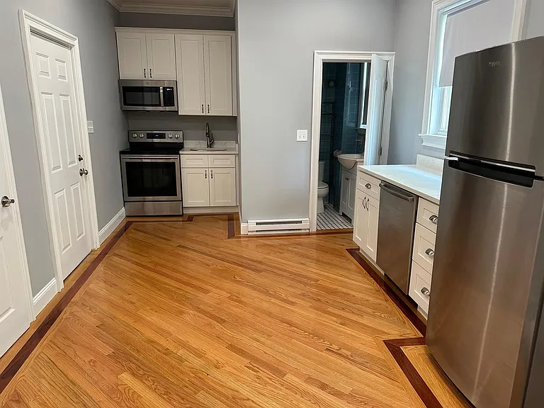 390 Somerville Ave — Photo 7