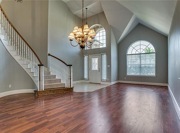 3rd image of 1604 Fairway Vista Dr