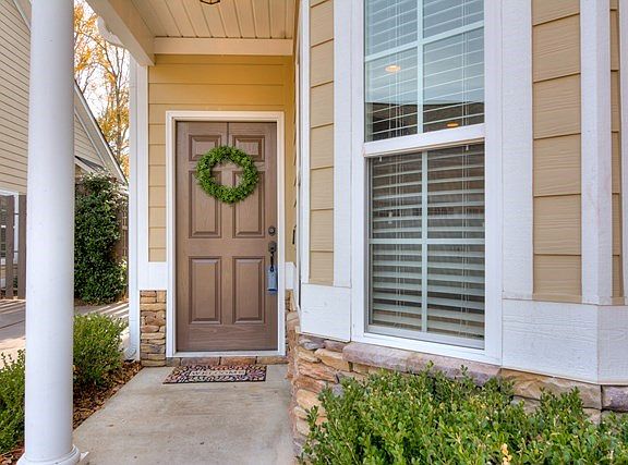 4th image of 3801 Amberley Dr