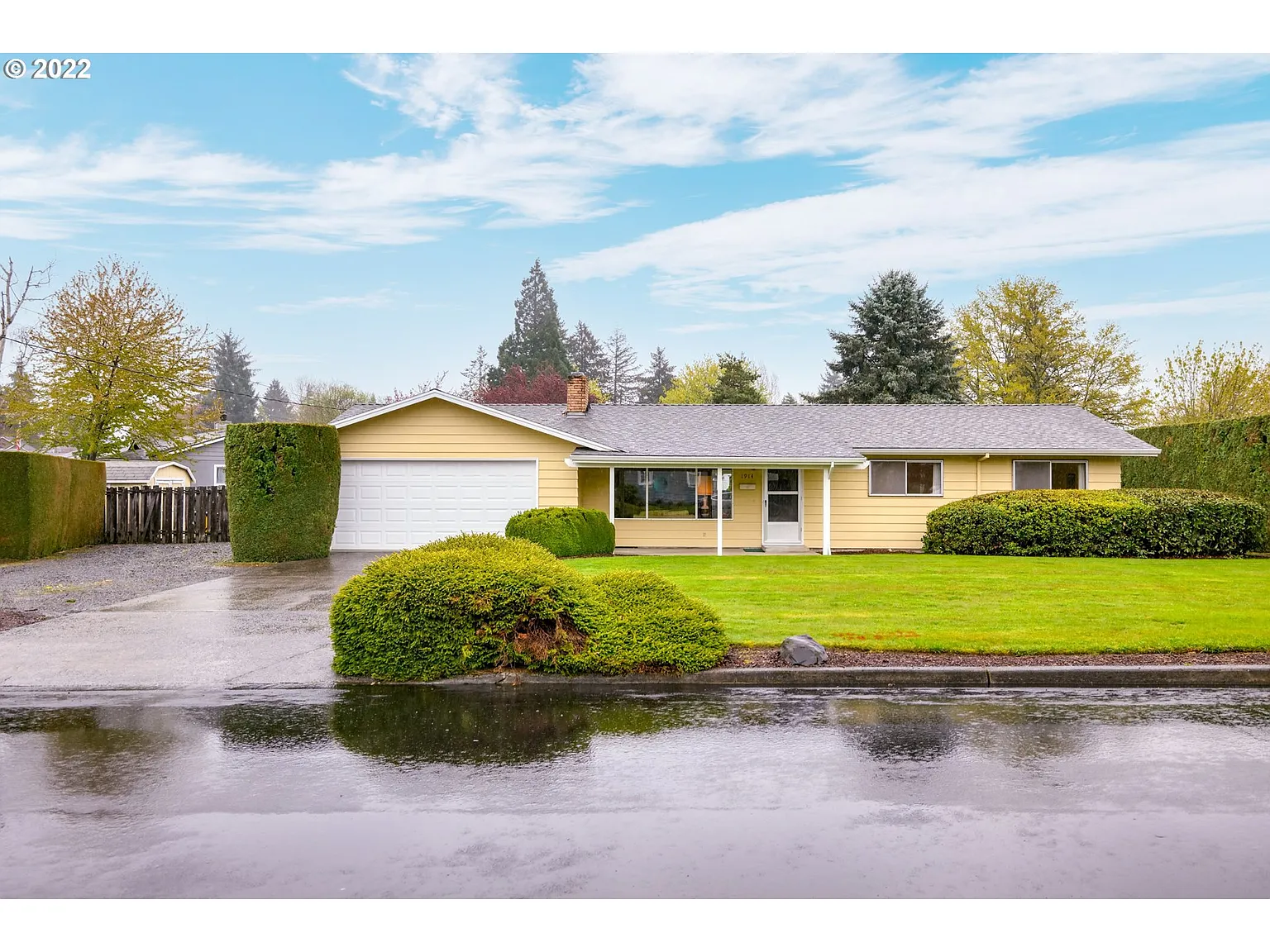 1914 Camino Dr photo 1