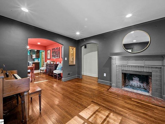 5th image of 101 W Montclair Ave