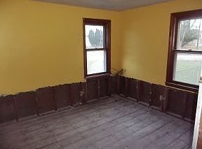 4th image of 8 N Circle Dr
