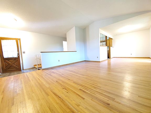 3rd image of 2011 Edgewood Ct SW