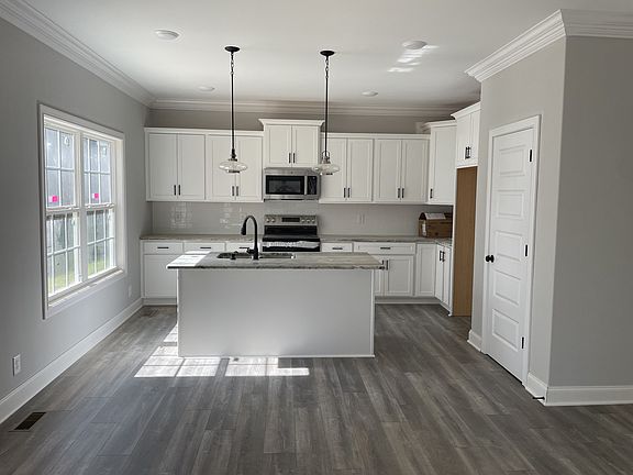 2nd image of 681 Eva Agnes Ave