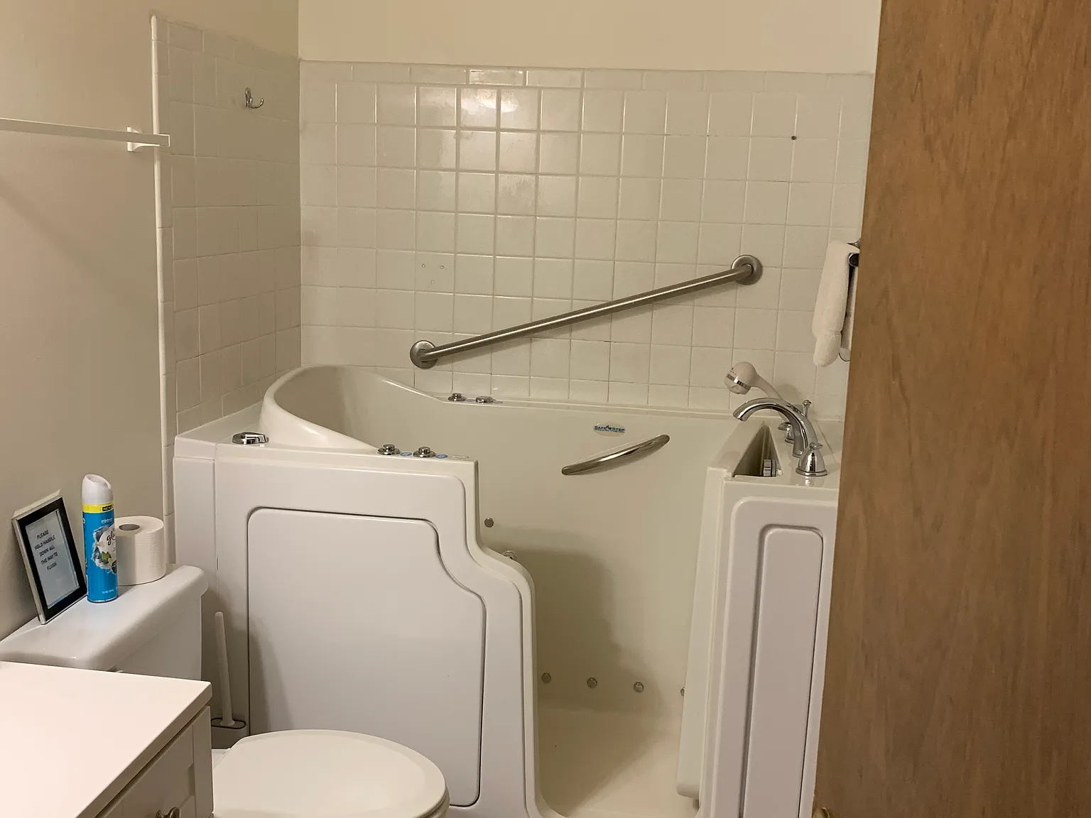 3 bed, 1100 sqft, $1,100 — Photo 3