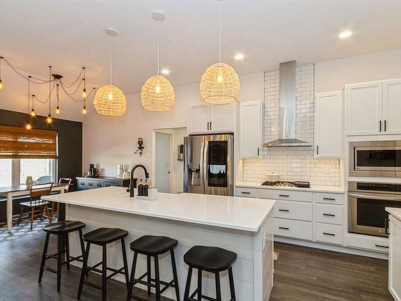 3rd image of 181 Karen Dr