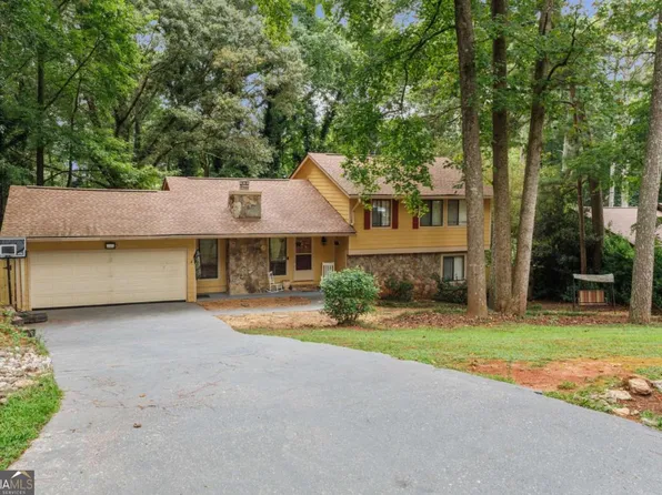 5002 Abbey Ln SW, Lilburn, GA 30047