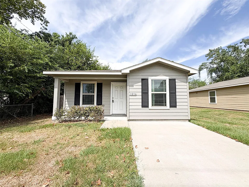 3216 Moore Ave
