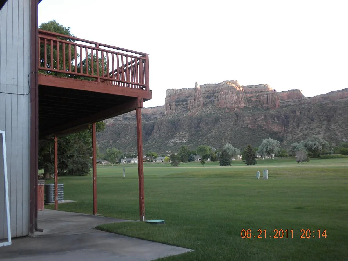 3 bed, 2.5 bath, 1404 sqft, $2,195 — Photo 3