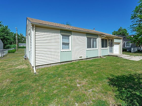 3rd image of 743 N Bebe St