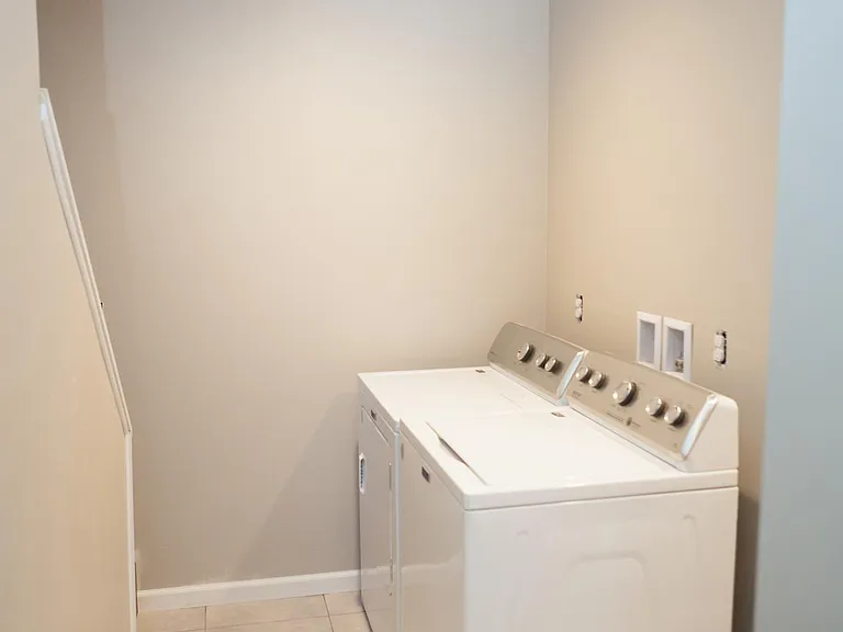 307 W Delavan Ave — Photo 8