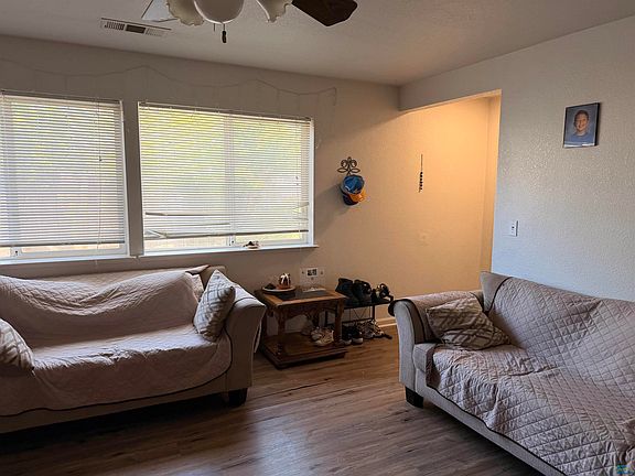 4th image of 150 Derek Dr
